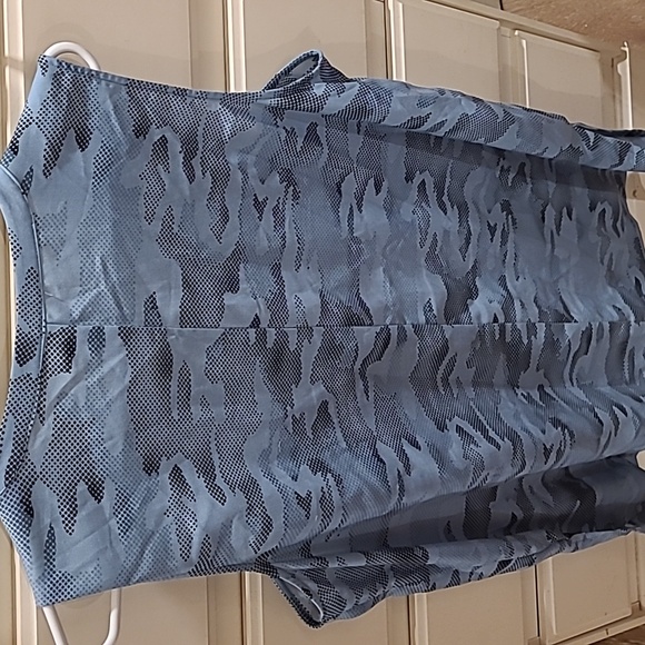 Sleeveless Blue Patterned top - Picture 3 of 3